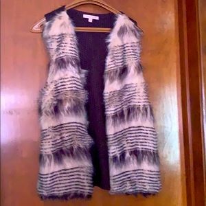 Women faux fur vest